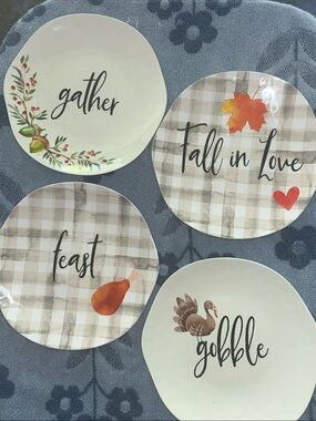 Rustico set of 4 Harvest Decorative Dinner Plates - White and Plaid Fall Accents